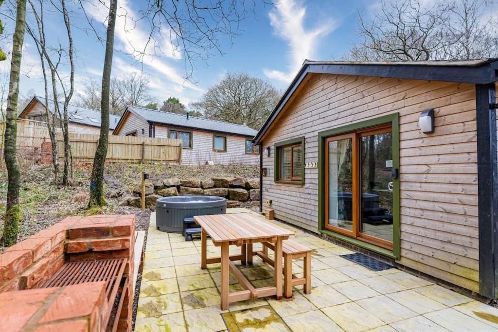 Padley; Woodland Lodge With Hot Tub For 2-4 In The Staffordshire Moorlands Oakamoor Dış mekan fotoğraf