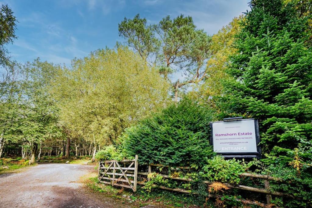 Padley; Woodland Lodge With Hot Tub For 2-4 In The Staffordshire Moorlands Oakamoor Dış mekan fotoğraf